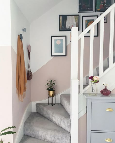 30 Staircase Wall Ideas You Never Thought to Try Stair Wall Decor, Stairway Walls, Landing Decor, Stairs And Hallway Ideas, Landing Stairs, Half Painted Walls, Stair Walls, Gallery Wall Staircase, Hall Stairs And Landing