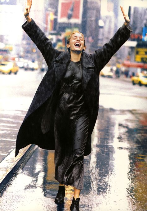 DKNY NYC 1994 CATALOG - PHOTOGRAPH BY PETER LINDBERGH Rain Fashion Shoot, Rainy Photoshoot, Rain Street, Street Fashion Photoshoot, Rain Fashion, Rainy City, City Shoot, Fashion Gone Rouge, Rain Photo