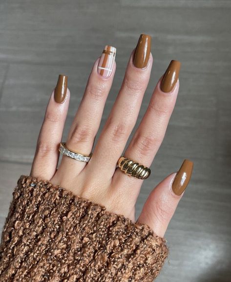 32 Brown Nail Designs You'll Fall in Love With Brown Nail Designs, Thanksgiving Nails Color, Burberry Nails, November Nail Designs, Plaid Nail Designs, Burgundy Nail Designs, Holiday Themed Nails, Gel Polish Nail Designs, Checkered Nails