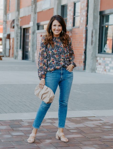 Day 4 Spring Fashion: How to Style a Floral Blouse - Cyndi Spivey Blue Floral Blouse Outfit, Long Sleeve Blouse Outfit, Cindy Spivey, Spring Blouse Outfit, Floral Blouse Outfit, Jeans And Blouse, Floral Shirt Outfit, Casual New Years Eve Outfits, Baby Blessing Dress