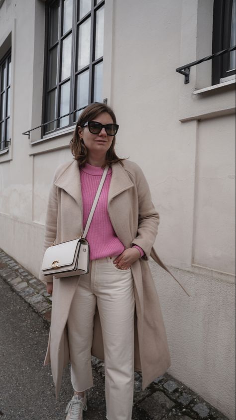 Pink And Beige Outfits, Light Pink Bag Outfit, Classic Pink Winter Outerwear, H&m Pink Outerwear For Fall, Pink Winter Sweater For Streetwear, Chic Pink Winter Sweater Coat, Chic Oversized Pink Sweater, Beige Coat Outfit, Beige Winter Coat