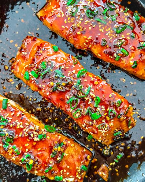 Spicy Honey Glazed Salmon, Honey Ginger Salmon, Spicy Salmon Recipes, Asian Salmon, Food Thoughts, Salmon Recipes Baked Healthy, Honey Glazed Salmon, Flaked Salmon, Diet Changes