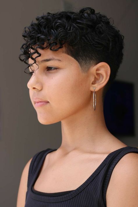 Easy Hair Designs Shaved, Fade Haircut Women Curly Hair, Curly Fade Women, Fade Haircut Curly Hair, 2000s Hairstyles, Taper Fade Curly Hair, High Fade Haircut, Curly Pixie Hairstyles, Curly Pixie Haircuts