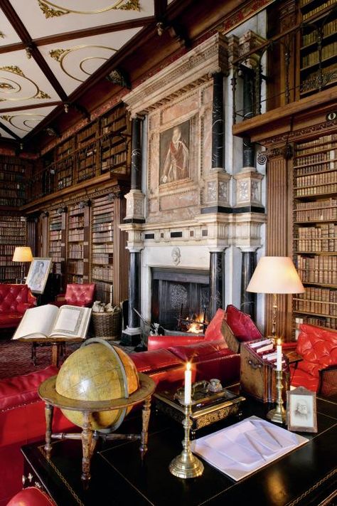 The library at Hatfield House: love the tufted red leather seating Jacobean Architecture, Hatfield House, English Country Manor, Future Library, English Manor Houses, Dream Library, Beautiful Library, Library Room, Royal Castles