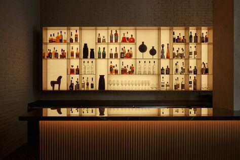 Minimal Bar Design, Nomad New York, Minimal Bar, Resort Interior Design, Interior Design New York, Nomad Hotel, 2023 Picture, Dark Tile, New York Architecture