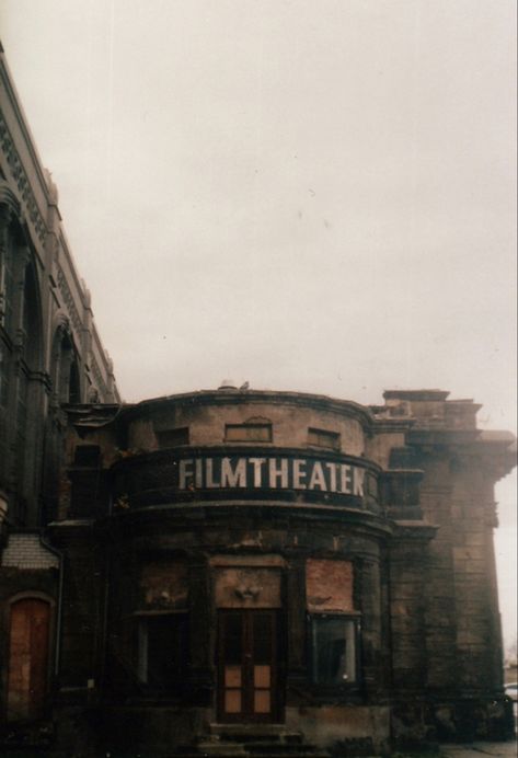 Theater Academia Aesthetic, Theatre Academia Aesthetic, Theater Academia, Dark Academia Movies, Theatre Academia, The Secret History Aesthetic, Movie Theater Aesthetic, Station Eleven, Nature Goddess