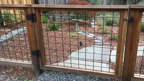 Hog Wire Fence Construction | Details - Details Landscape Art Hog Panel Fencing, Wire Fence Panels, Wire Deck Railing, Hog Wire Fence, Welded Wire Fence, Fence Construction, Diy Garden Fence, Front Yard Fence, Deck Railing