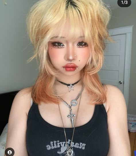 Jelly Fish Haircut Curly Hair, Gyaru X Emo Art, Blonde Jellyfish Haircut, Jellyfish Mullet Hair, Edgy Short Haircuts For Thick Hair, Jellyfish Haircut Tutorial, Alt Haircuts Medium, Y2k Mullet, Emo Wolfcut