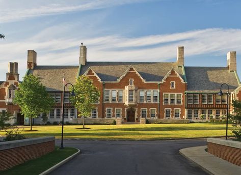 Private School Exterior, Vintage School Building, Highschool Exterior, Modern School Building Design, American School Aesthetic, High School Architecture, Fall Town, School Exterior, Mysterious House