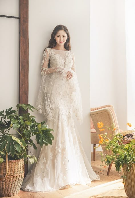 KOREAN WEDDING C-025 REYOO STUDIO : korea wedding pledge Korean Wedding Dress Elegant, Korean Inspired Wedding Dress, Bridal Dresses Korean Style, Korean Wedding Aesthetic, Wedding Korea Style, Korean Wedding Dress Simple, Aline Wedding Dress Korean, Wedding Dress Korean Style, Korean Wedding Dress Gowns