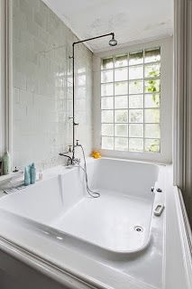 Encanto Home, Drømme Bad, Concrete Room, Large Bathtubs, Big Bathtub, Large Bathtub, Bathtub Shower Combo, Big Baths, Large Tub