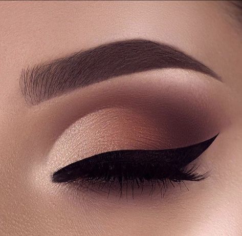 Machiaj Smokey Eyes, Make Up Diy, Prom Eyes, Make Up Designs, Prom Eye Makeup, Red Dress Makeup, Skincare Brands, Eye Makeup Pictures, Smink Inspiration