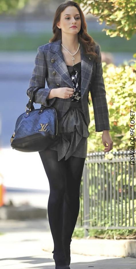 Blair Season 1 Outfits, Blair Waldorf Business Style, Blair Waldorf Bags, Blair Waldorf Sweater, Blair Waldorf School Outfit, Blair Walford Outfit, Modern Blair Waldorf Style, Blair Waldorf Outfits School, Blare Waldorf Outfits