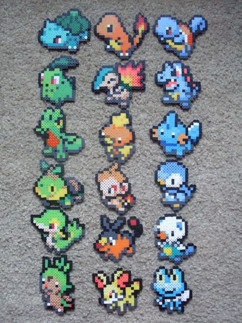 Perler Bead Pokemon Starters Keychains por DesignsByAliselyn Hama Beads Pokemon, Perler Beads Ideas, Pokemon Perler, Pokemon Bead, Pixel Art Pokemon, Pokemon Perler Beads, Fuse Bead Patterns, Art Perle, 8bit Art