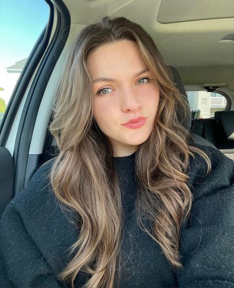 Brown balayage 
Long hair
Brown hair
Black sweater
Fall hair Aspyn Ovard Hair, Aspyn Ovard, Fall Vibes, Fall Hair, Hair Goals, Brown Hair, Hair, Quick Saves