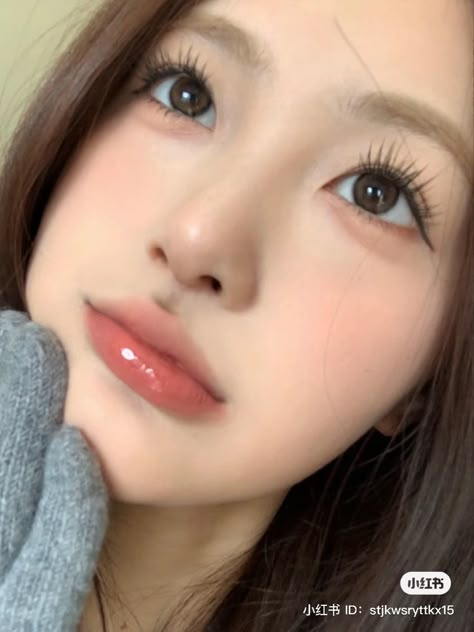 Light Makeup Asian, Korean Soft Makeup, Low Visual Makeup, Natural Makeup Round Face, Cute Soft Korean Makeup, Makeup Styles Natural, Korean Spring Makeup Looks, Natural Uzzlang Makeup, Warm Tone Makeup Korean