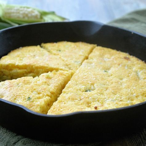 Ww Cornbread Recipe, Ww Cornbread, Cast Iron Skillet Cornbread, Healthy Cornbread, Iron Skillet Cornbread, Jiffy Cornbread Recipes, Skillet Cornbread, Gluten Free Salads, Cornbread Recipe