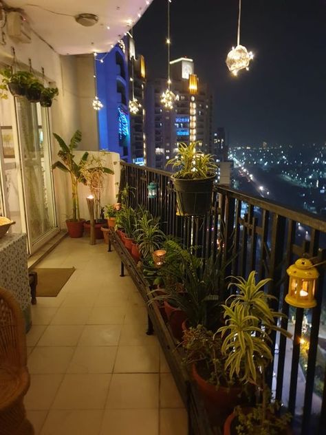 Mumbai Apartment Aesthetic, Noida City Snapchat Story, Night Balcony View, House Snapchat Stories, Room Snapchat Stories, Indian Apartment, Modern Bungalow Exterior, Indian Bedroom Decor, Living Room Wall Decoration