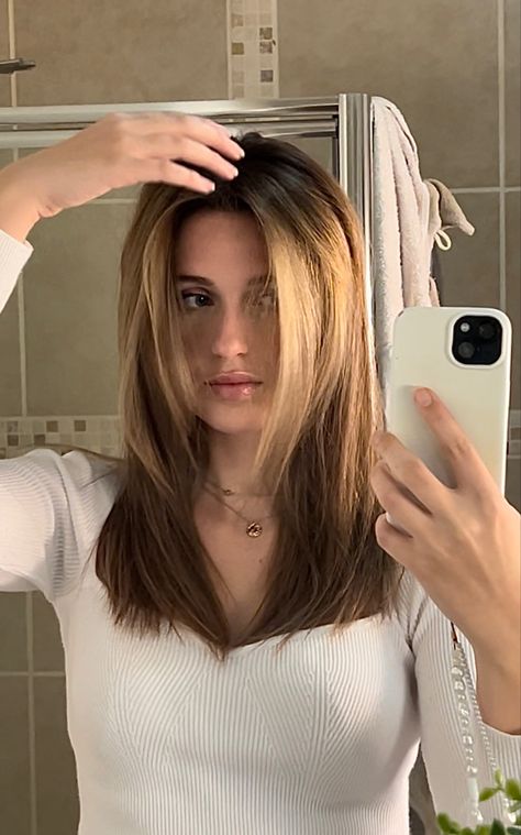 Rachel Green inspired haircut and colouring Rachel Greene Haircut, Rachel Green Haircut, Rachel Greene, Rachel Green Hair, Haircut Salon, Jennifer Aniston Hair, Friends Tv Series, Face Framing Layers, Rachel Green