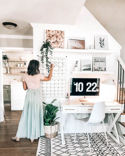 white office nook, floating shelves @prettyinthepines Office Update, Bedroom Board, Cool Office Space, Gym Setup, Home Office Inspiration, Cozy Home Office, Office Nook, Open Kitchen Shelves, Office Inspo