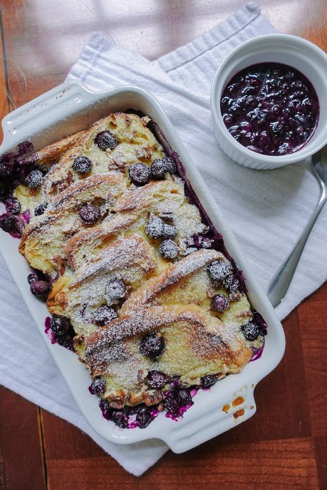 Baked Blueberry Brioche French Toast - Darling Down South French Recipes Breakfast, Breakfast Ideas French Toast, Baked Brioche French Toast, Blueberry Brioche, Breaky Ideas, 2024 Diet, Autumn Dishes, Vegan French Toast, Brioche French Toast