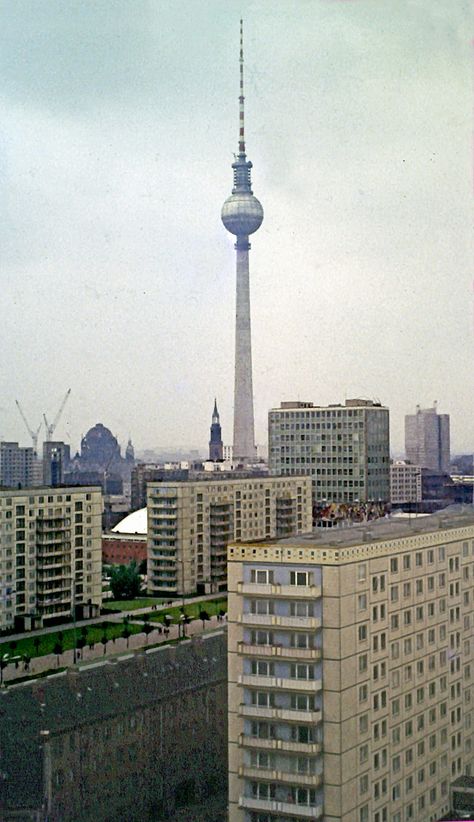 Berlin Skyline, Brandenburg Gate, West Berlin, East Berlin, Berlin City, European Cities, Japon Illustration, Karl Marx, Red Retro