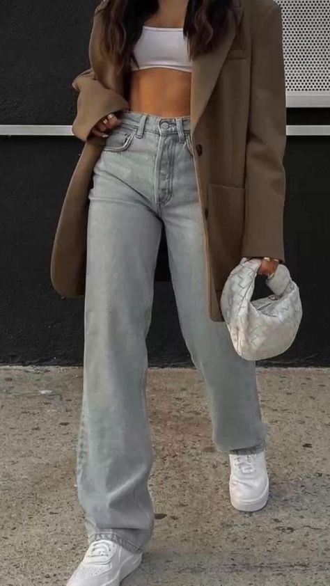 Medium Build Women Outfits, Medium Build Women, Women Outfits, Outfit Inspo Fall, Wide Leg Jeans, Leg Jeans, Women Fashion, Wide Leg, Graphic Tshirt