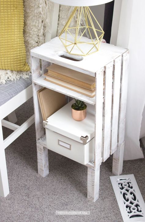 Diy Bedside Table Easy, Wooden Crate Bedside Table, Diy Bed Side Table, Crate Bedside Table, Diy Wood Crate, Diy Night Stand, Crate Nightstand, Crate Side Table, Crate End Tables