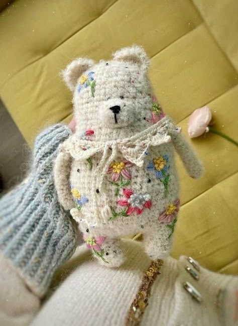 Cottagecore Crochet Amigurumi, Crochet Clothes For Stuffed Animals, Kawaii Crochet, Creation Couture, Fun Crochet Projects, 자수 디자인, Crochet Bear, Diy Crochet Projects, Crochet Inspo