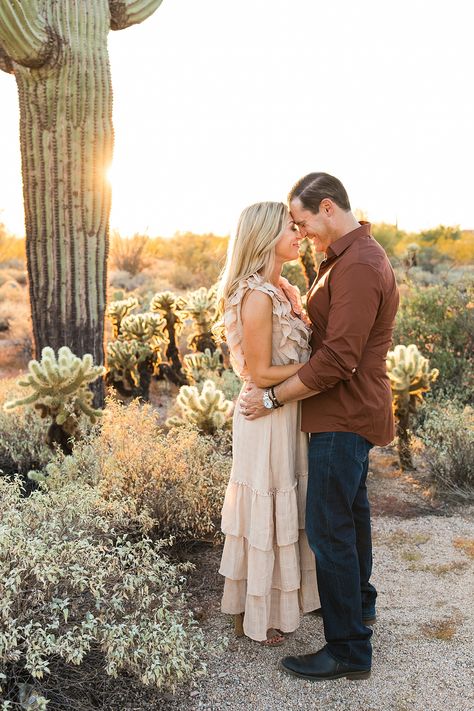 Outfits For Pictures, Landscape Cactus, Scenery Sunset, Mountains Scenery, Hope Photography, Desert Sunset, Fall Family Photos, Family Outdoor, Family Maternity