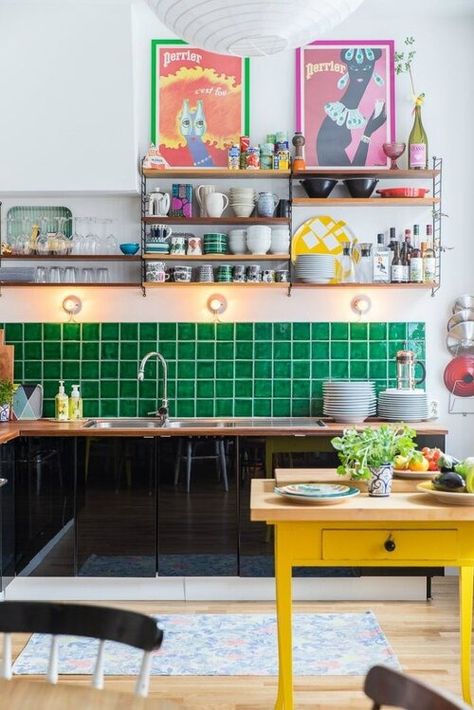 Your Interior Design Style Is: Pop Arcade Maximalist Kitchen, Modern Apartment Interior, Modern Appartement, Colourful Kitchen, Sleek Cabinet, Place To Live, Apartment Kitchen, Retro Home Decor, Apartment Interior Design