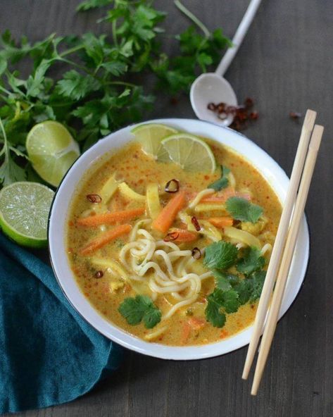 Asian Soup Recipes, Noodles Ideas, Quick And Easy Soup, Ramen Noodle Recipes, Thai Noodles, Asian Soup, Thai Chicken, Paula Deen, Easy Soup Recipes