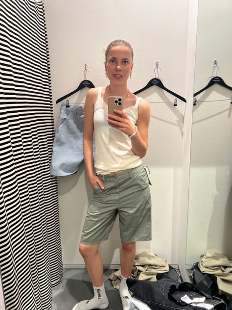 #summeroutfit #shorts #carhartt #carharttshorts #madsnørgaard #fashion #outfit Carhartt Shorts Women, Carhartt Shorts, Shorts Women, Fashion Outfit, Portfolio, Womens Shorts, Quick Saves