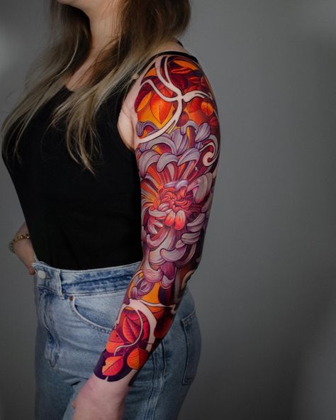 Big colour tattoo Big Flower Tattoo Designs, Large Floral Tattoo, Leg Tats, Mario Tattoo, Colour Tattoo, Japanese Flower Tattoo, Bright Tattoos, Floral Tattoo Sleeve, Japanese Flower