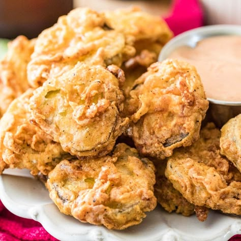 Fried Pickles Fried Pickle Recipes, Recipe For Fried Pickles, Melting Pot Cheese Fondue, Fried Dill Pickles, Fried Jalapenos, Deep Fryer Recipes, Deep Fried Pickles, Best Deep Fryer, Campfire Foods