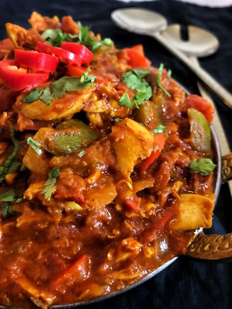 Leftover Chicken Curry Recipes, Healthy Chicken Curry Recipes, Chicken Leftover Recipes, Leftover Chicken Curry, Healthy Curry Recipes, Pakistani Chicken Recipes, Jalfrezi Curry, Chicken Jalfrezi Recipe, Jalfrezi Recipe