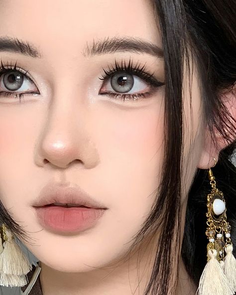 Douyin makeup #douyin #makeup Douyin Makeup Brown Skin, Doyun Makeup Look, Makeup Douyin, Douyin Makeup, Makeup Styles, Cute Makeup, Brown Skin, Fashion Makeup, That Look