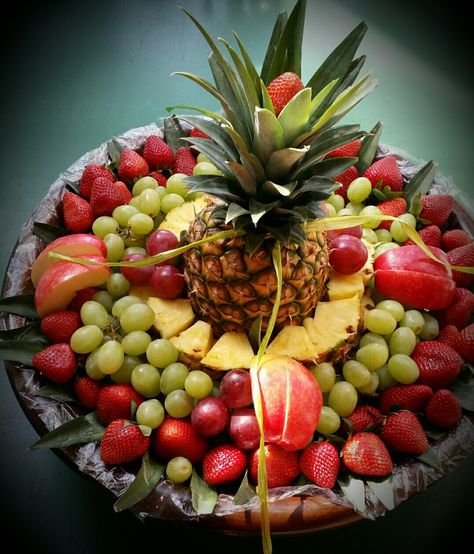 Round Fruit Platter Ideas, Round Fruit Platter, Platter Ideas, Fruit Trays, Fruit Platter Designs, Weddings Idea, Fruit Displays, Fruit Carving, Food Display