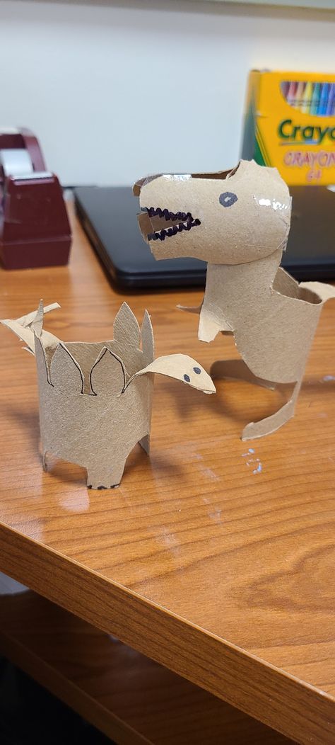 Use paper towel or toilet paper rolls to create these recycled Dinosaur figures with your kids! Toilet Paper Roll Dinosaur, Paper Cup Dinosaur Craft, Paper Roll Dinosaur, Dinosaur Recycle Project, Toilet Paper Roll Dinosaur Craft For Small Boys, Monster Toilet Paper Roll Craft, Dinosaur Figures, Paper Dinosaur, Dinosaur Head