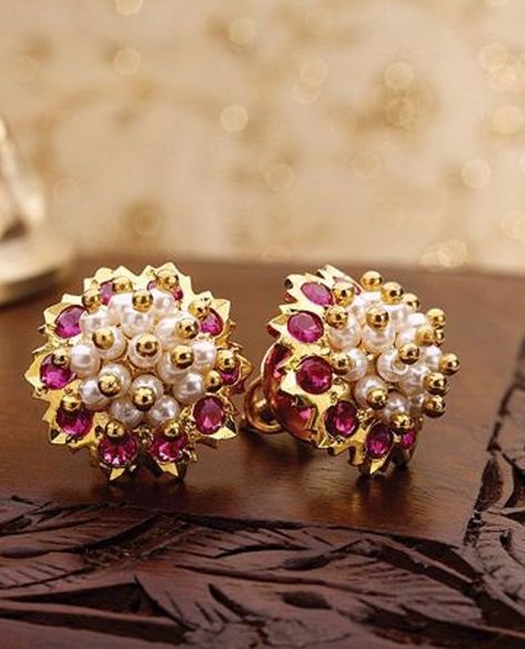 Maharashtrian Pearl Jewellery, Maharashtrian Bride Jewellery, Marathi Jewellery, Maharashtrian Jewellery, Gold Pearl Jewelry, Blossom Season, Indian Jewelry Earrings, Diamond Mangalsutra, Pearl Bridal Jewelry