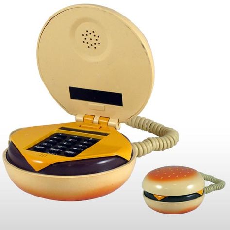 <3 check out my sexy cell. Burger Phone, Phone Humor, Retro Gadgets, Essential Products, Free Stuff By Mail, Beef Burgers, Gold Aesthetic, Old Phone, Kids On The Block