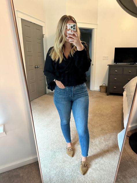 #jeans #casualfalloutfits #mules #peplum #officestyle Business Casual Mules Outfit, Outfits With Mules Flats, Therapist Attire, Casual Work Outfits Jeans Office Wear, Outfits With Mules, Mules Shoes Outfit, Mule Shoes Outfit, Mules Outfit, Business Casual Dress Code