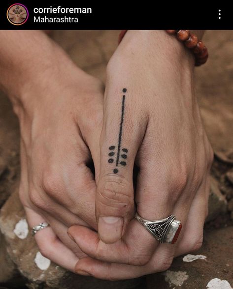 Hand Dot Tattoos, Wild Tattoos For Women, Male Hand Tattoos, Tattoo Monster, Peace Sign Tattoo, Hippie Tattoos, Peace Sign Tattoos, Earthy Tattoos, Hippie Tattoo