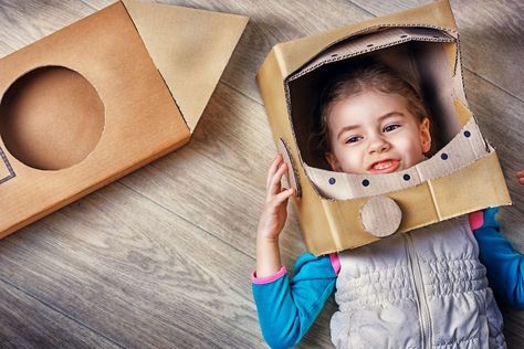 Diy Astronaut Helmet, Diy Astronaut, Slow Parenting, Astronaut Costume, Astronaut Helmet, Mattel Shop, Kids Daycare, Birthday Party Centerpieces, Newborn Toys