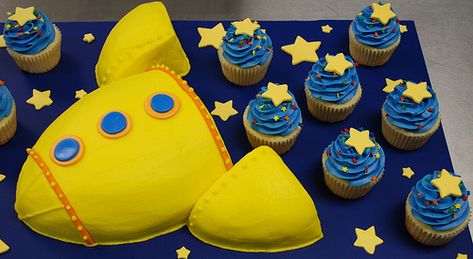 Spaceship Cupcake Cake, Spaceship Birthday Cake, Spaceship Cake, Rocket Ship Cakes, Rocket Ship Party, Space Cupcakes, Rocket Birthday, Ship Cake, Rocket Cake