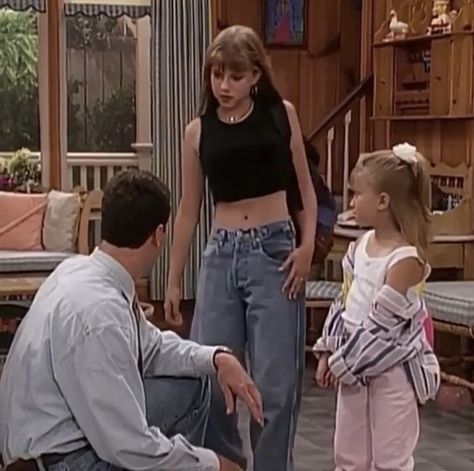 Stephanie Tanner Full House, Fuller House Stephanie, Full House Videos, Full House Funny, Full House Cast, Stephanie Tanner, Dj Tanner, 90’s Outfits, Jodie Sweetin