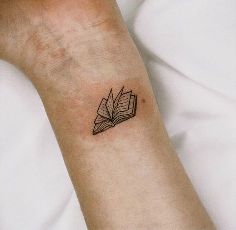 Book Garden Tattoo, Small Book Tattoo, Tattoos For Readers, Bookworm Tattoo, Sacred Geometry Tattoos, Reader Tattoo, Book Inspired Tattoos, Tattoos Dotwork, Tattoos Colorful