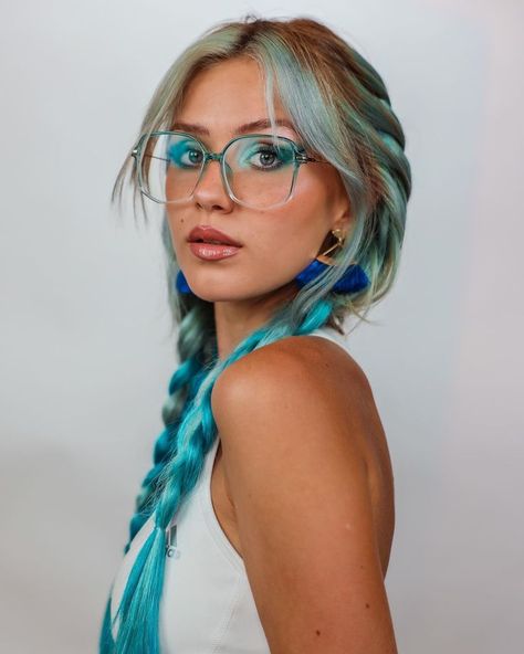 Stella Cini Stella Cini, Long Hair Color, Hair Color Blue, Long Hair Women, Green Hair, Eyeglasses For Women, Beautiful Makeup, Blue Hair, Red Hair