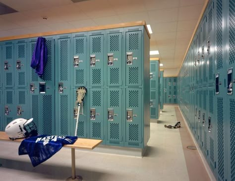 School Locker Room Aesthetic, High School Locker Room Aesthetic, Locker Room Aesthetic, Locker Room Ideas, High School Locker Room, 80s School, School Locker Room, School Hacks Middleschool, High School Lockers