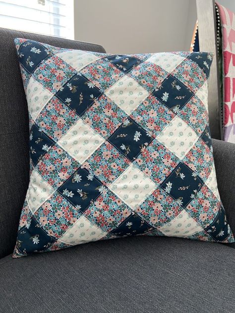 Liberty Winterbourne – Gingham Pillow – Riley Blake Designs Lumbar Pillow Quilt Pattern, Quilted Cushion Covers Ideas, Quilted Pillow Patterns Free, Quilted Pillow Case Pattern, Quilt Patterns For Pillows, Quilted Couch Pillows, Quilted Cushion Covers Free Pattern, Quilt Cushion Covers, Quilted Throw Pillow Patterns